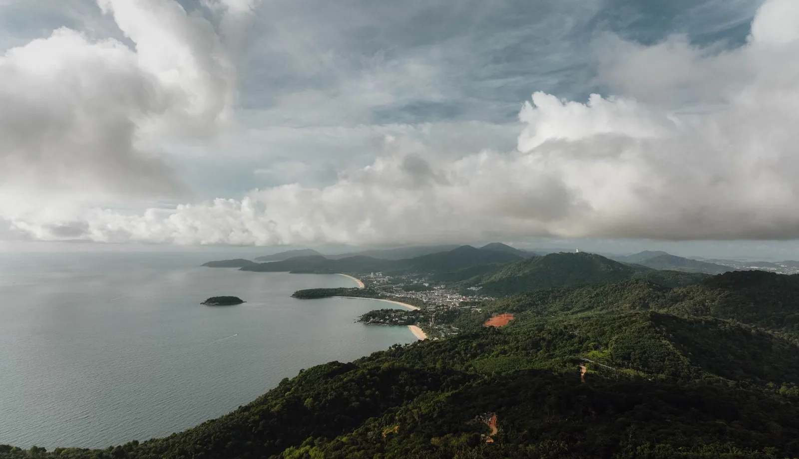 Phuket Through the Year: Monsoon, High Season and the Rate Curve