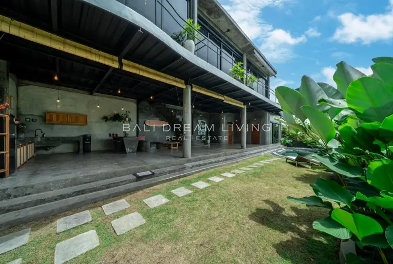 Modern 3-Bedroom Jungle Villa in Uluwatu