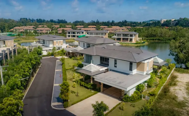 Laguna Beach Residences Seashore